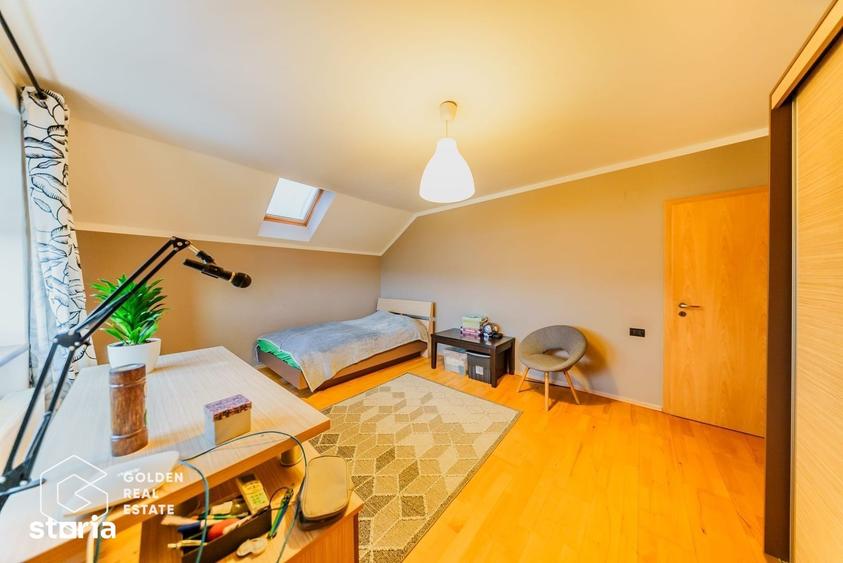 Casă cu 5 camere cu Teren 700 Mp în Grădiște