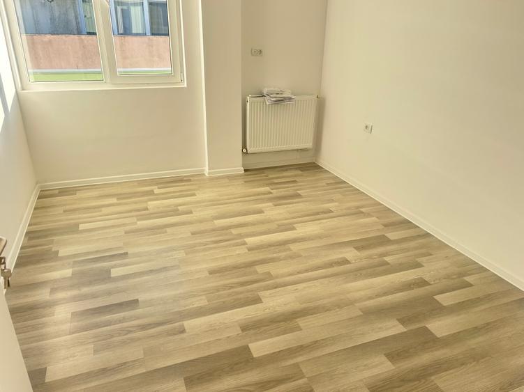 Penthouse cu 3 camere decomandat în Mamaia