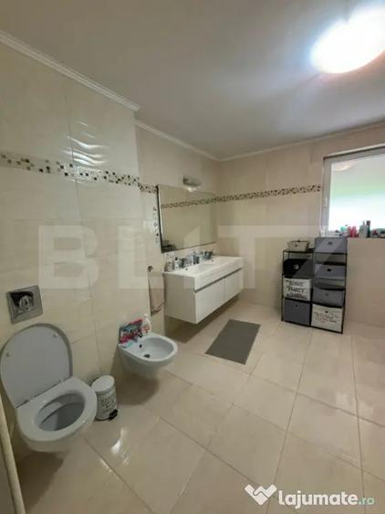 Casă cu 5 camere cu Teren 1400 Mp în Central