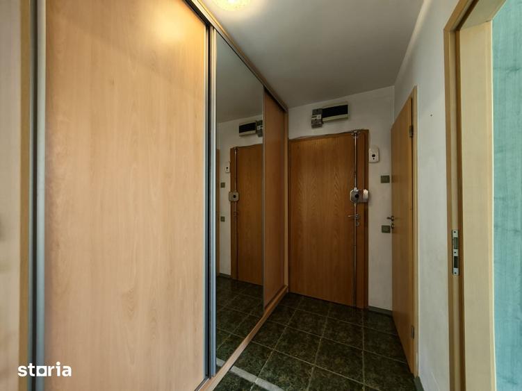 Apartament cu 3 camere semidecomandat în Drumul Taberei