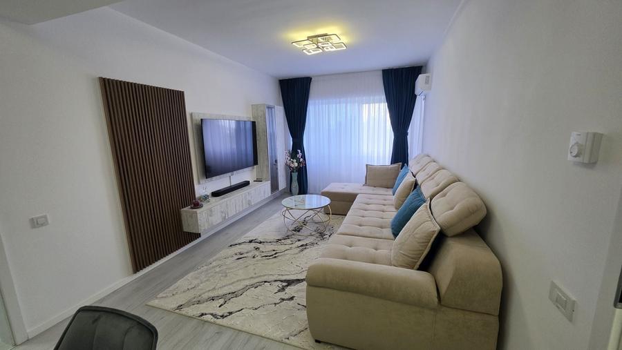 Apartament cu 3 camere semidecomandat în Olteni