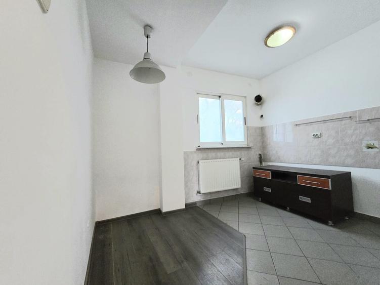 Apartament cu 6 camere nedecomandat, mobilat în Moșilor