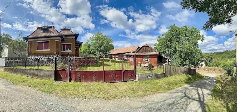 Casă cu Teren 900 Mp în Cacova Ierii