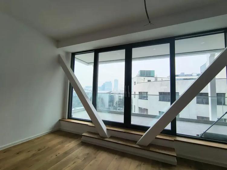Apartament cu 4 camere decomandat în Aviației