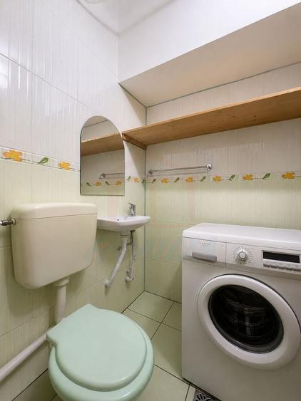 Apartament cu 4 camere decomandat în Micro 20