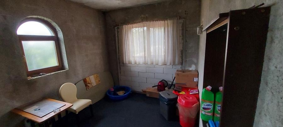 Casă individuală cu 6 camere cu Garaj în Exterior Est