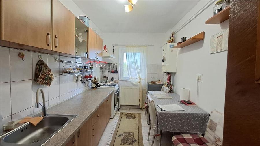 Apartament cu 3 camere decomandat, mobilat în Central