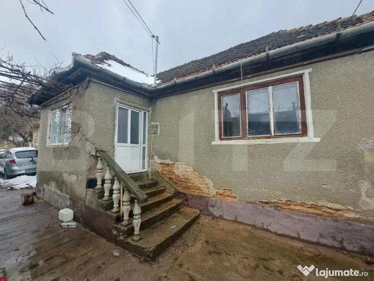 Casă cu 2 camere cu Teren 1400 Mp în Central
