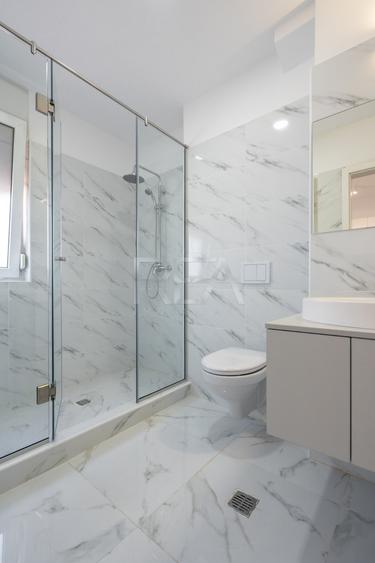 Apartament cu 5 camere decomandat, mobilat în Universitate