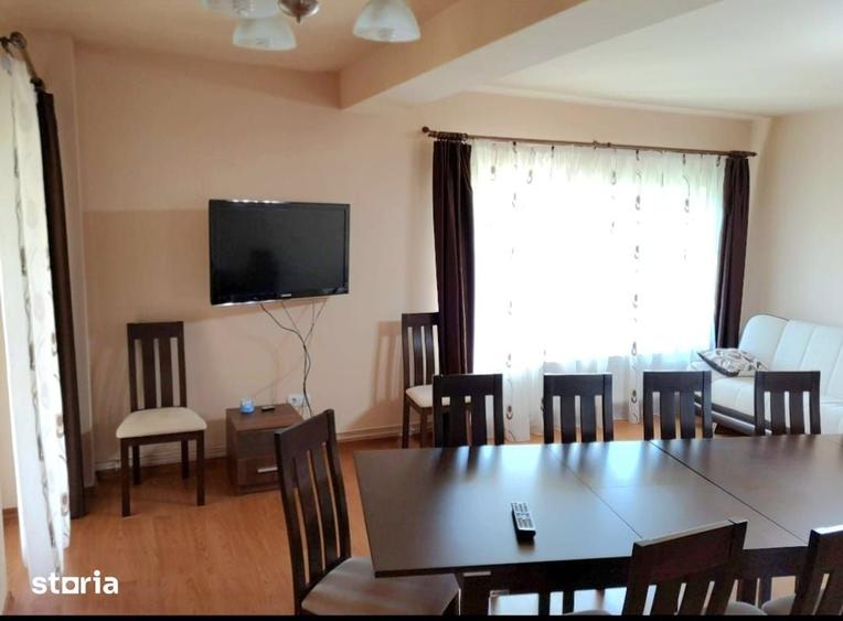 Casă cu 5 camere cu Teren 1600 Mp în Golești