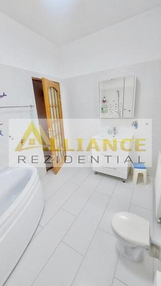 Casă individuală cu 7 camere cu Canalizare în Apărătorii Patriei