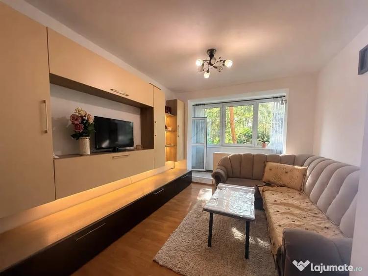 Apartament cu 3 camere semidecomandat în Gării