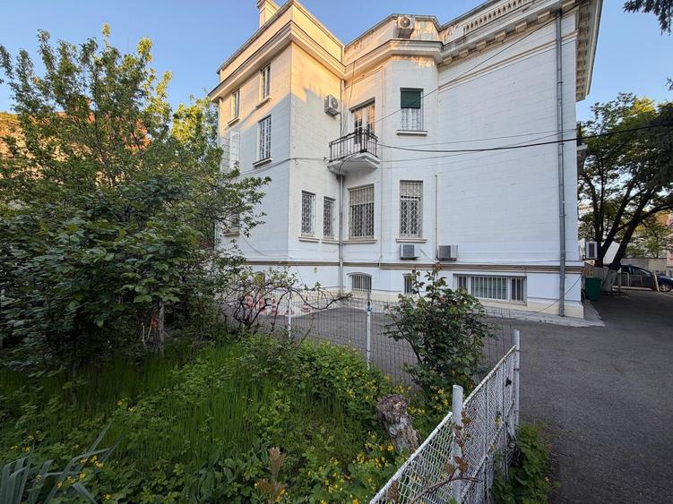 Casă individuală cu 18 camere cu Garaj în Kiseleff
