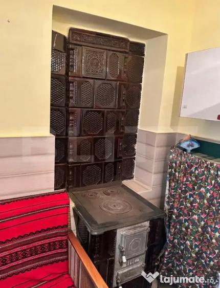 Casă cu 2 camere cu Teren 690 Mp în Petrești