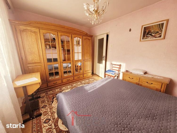 Apartament cu 4 camere decomandat în Central