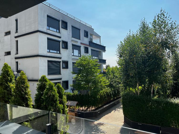 Apartament cu 3 camere decomandat în Floreasca