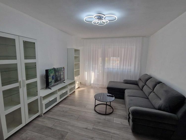 Apartament cu 3 camere decomandat în Podgoria