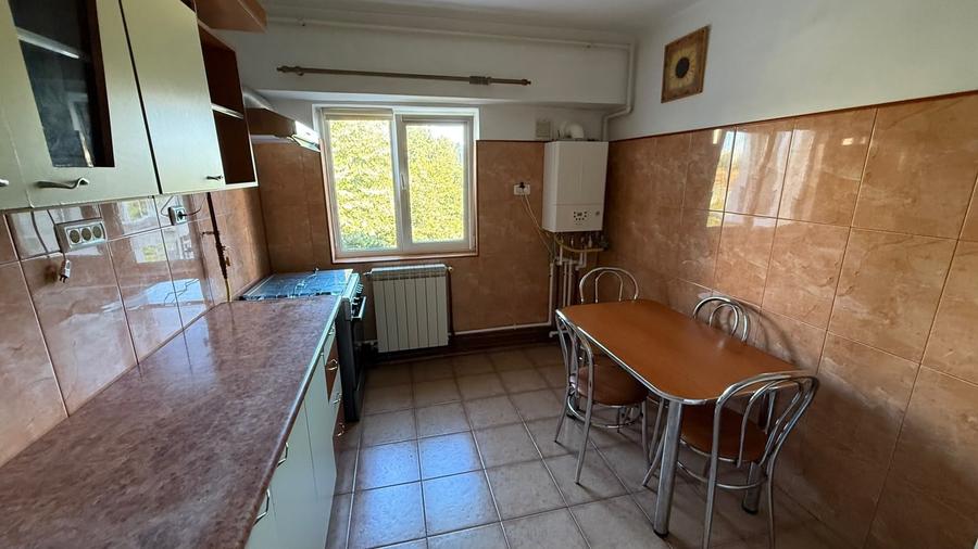 Apartament cu 3 camere decomandat, mobilat în Faleza Nord