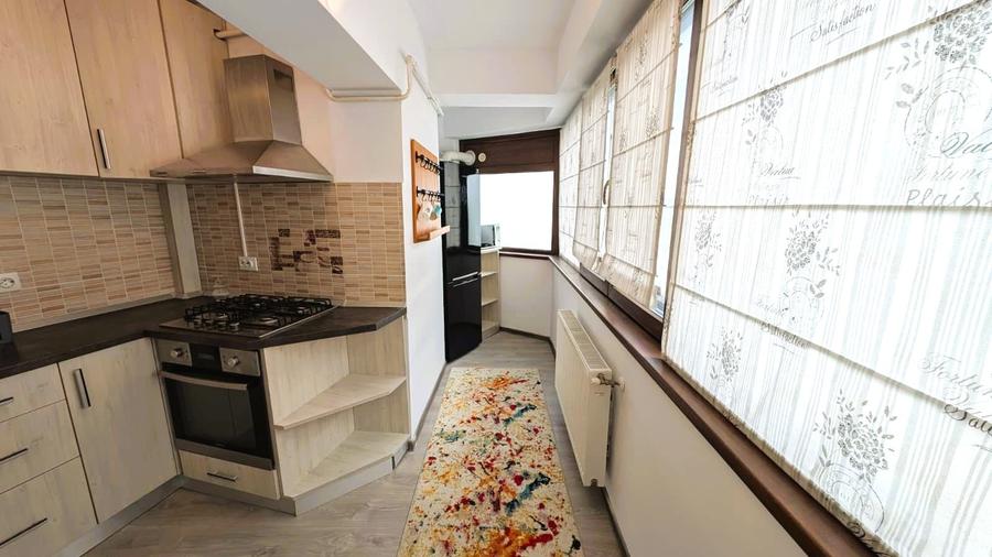 Apartament cu 3 camere decomandat, mobilat în Nicolina
