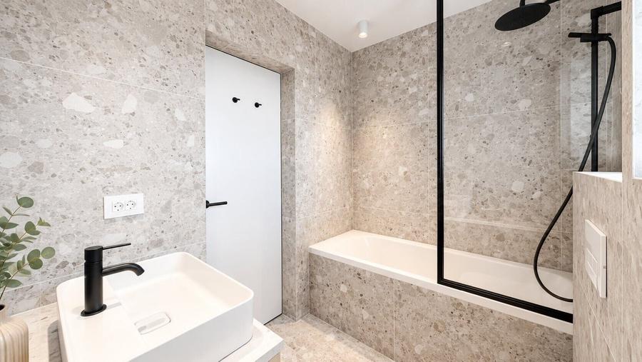 Apartament cu 3 camere, mobilat în Barbu Văcărescu