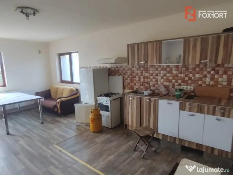 Casă cu 9 camere cu Teren 300 Mp în Dumbrăvița