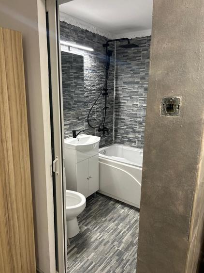 Apartament cu 2 camere semidecomandat în Galați