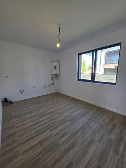 Casă individuală cu 5 camere cu Canalizare în Berceni