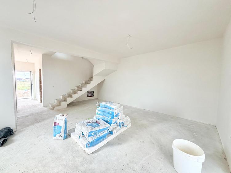 Duplex cu 4 camere cu Teren 270 Mp în Moșnița Nouă