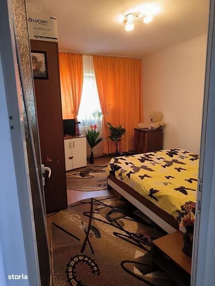 Apartament cu 3 camere semidecomandat în Vest