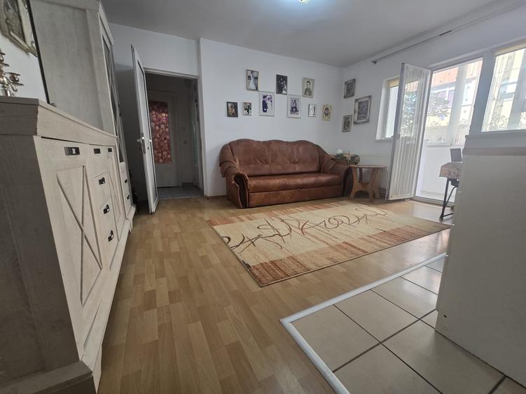 Apartament cu 3 camere în Cetate