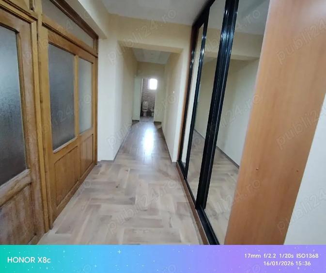 Apartament cu 4 camere decomandat în Hala Centrală