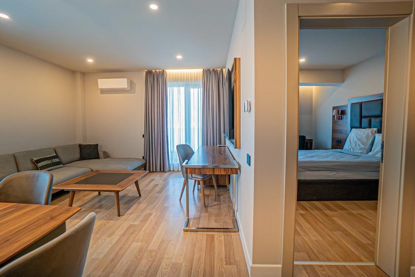 Apartament cu 3 camere decomandat în Universitate