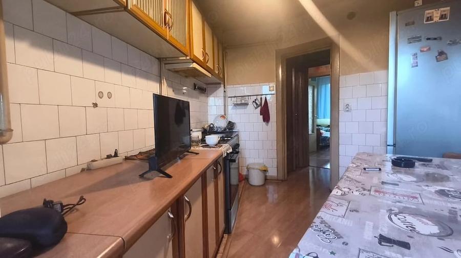 Apartament cu 4 camere decomandat în Liliacului