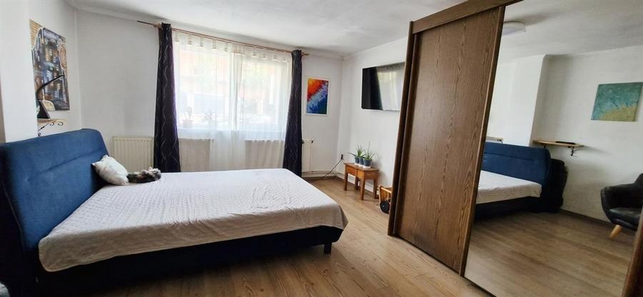 Casă cu 4 camere cu Teren 300 Mp în Central