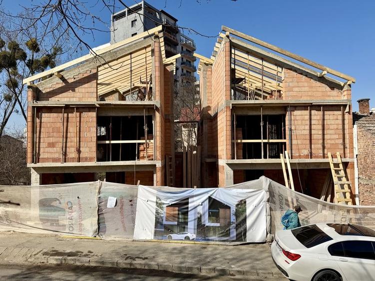 Casă individuală cu 5 camere cu Canalizare în Mănăștur