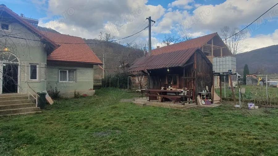 Casă cu Teren 3000 Mp în Dăbâca