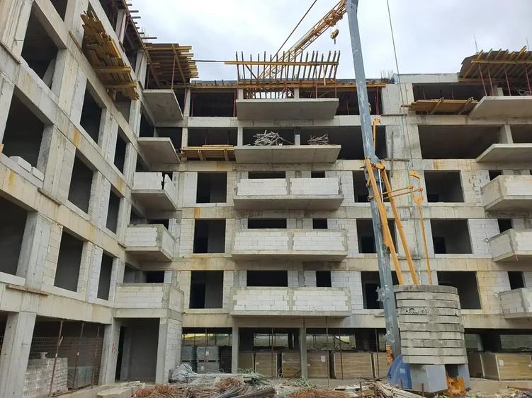 Apartament cu 3 camere decomandat în Theodor Pallady