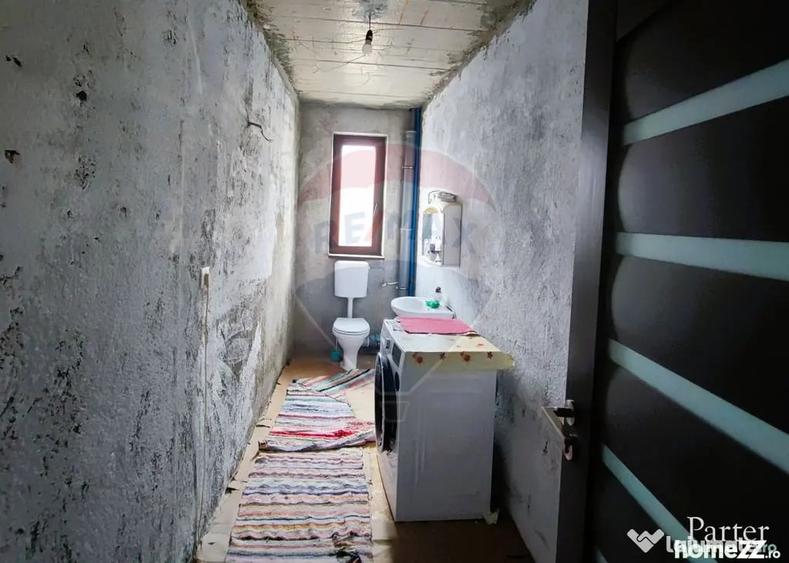 Casă cu 7 camere cu Teren 300 Mp în Central