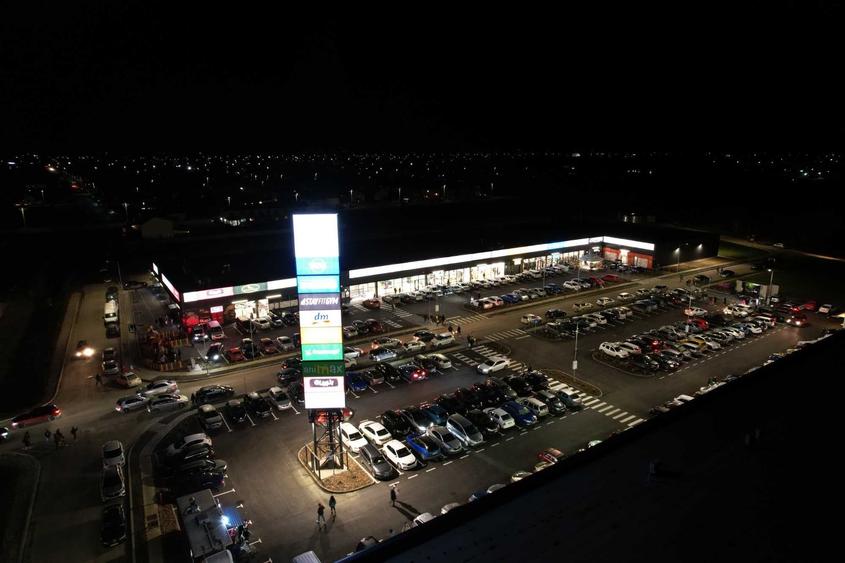 Spațiu comercial, de 946 mp, în Moșnița Nouă