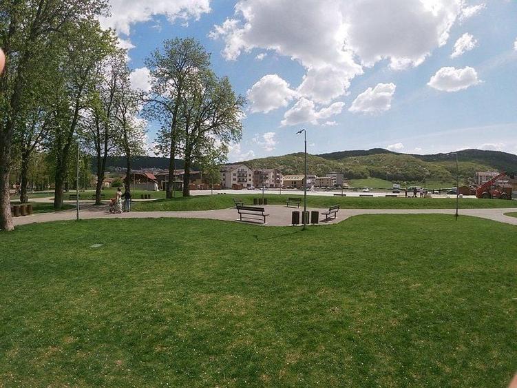 Apartament cu 4 camere decomandat în Florești
