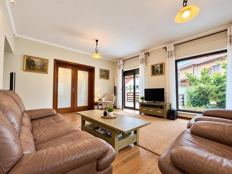 Casă individuală cu 5 camere cu Teren 420 Mp în Corbeanca