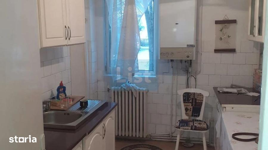Apartament cu 4 camere decomandat în Central
