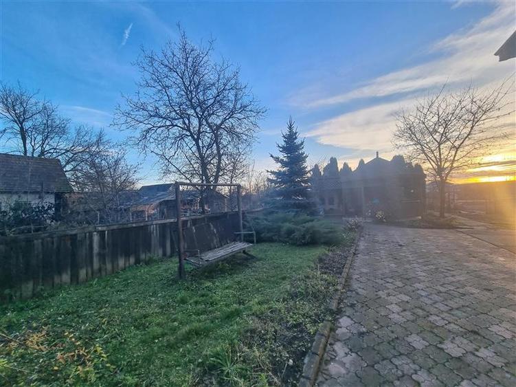 Casă cu 4 camere cu Teren 1200 Mp în Unirii