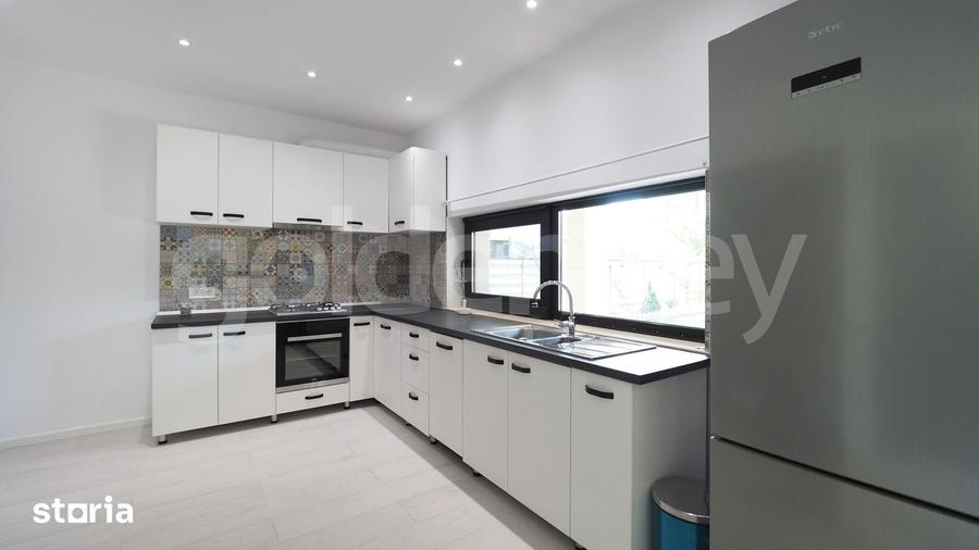 Casă cu 6 camere cu Teren 500 Mp în Central