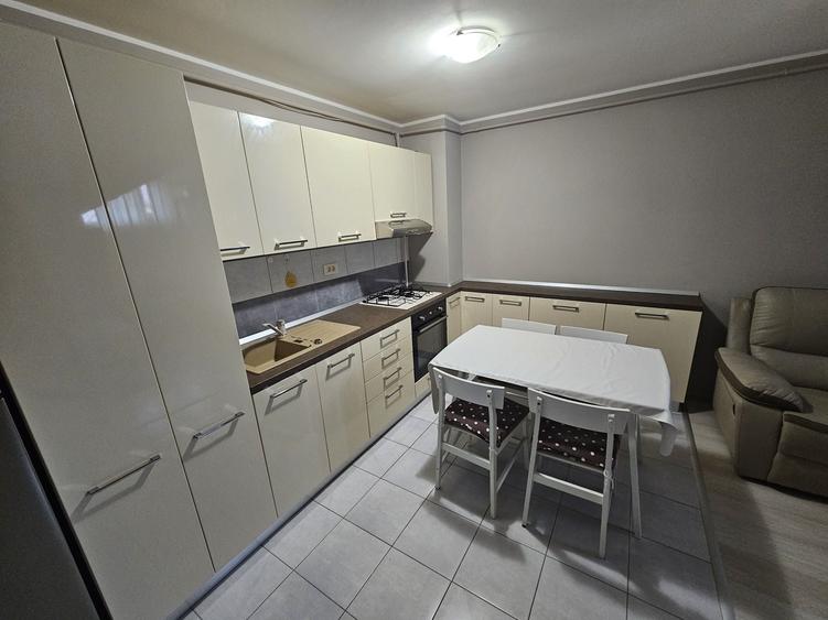 Apartament cu 2 camere decomandat în Roșu