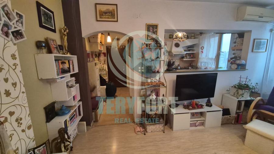 Apartament cu 3 camere semidecomandat, mobilat în Ștefan cel Mare