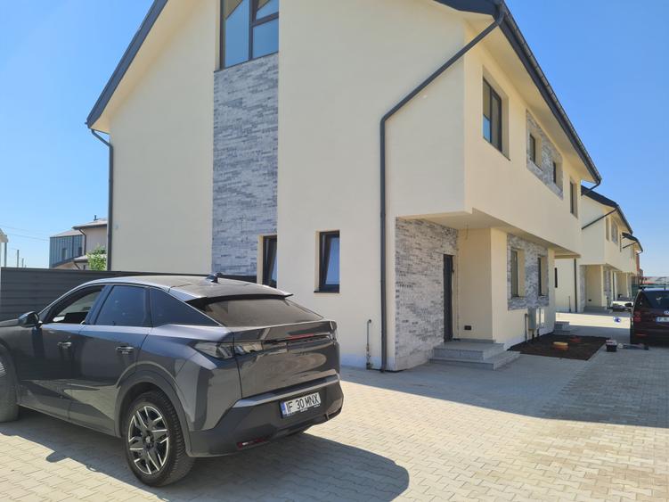 Duplex cu 4 camere cu Teren 230 Mp în Odăi