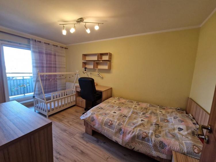 Apartament cu 2 camere semidecomandat, mobilat în Florești