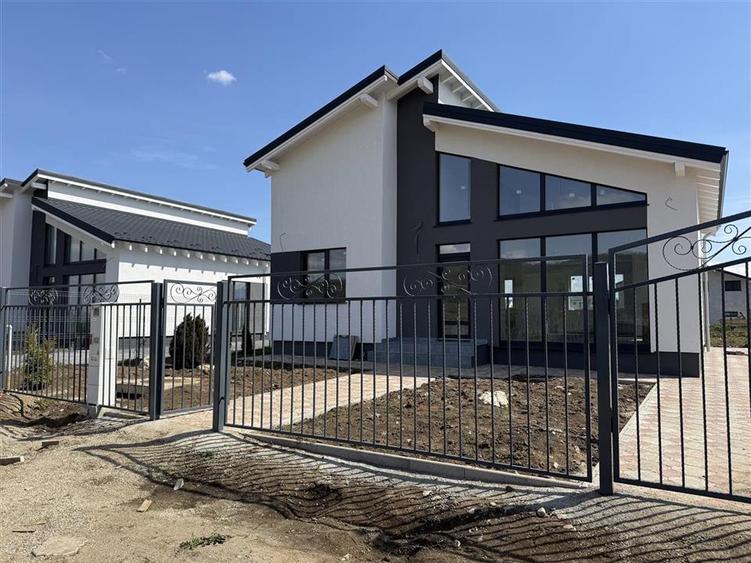 Casă cu 5 camere cu Canalizare în Hărman