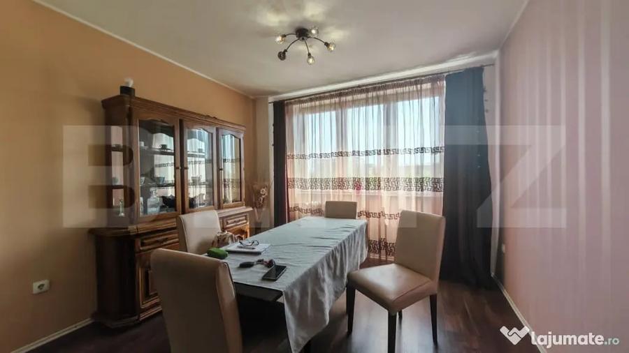 Apartament 4 camere decomandat, etaj intermediar, Splaiul Cr - 12